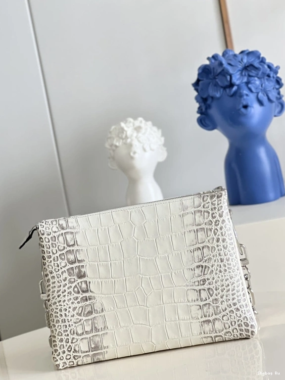 VUITTON PM-26*20*12cm COUSSIN LOUIS 0711